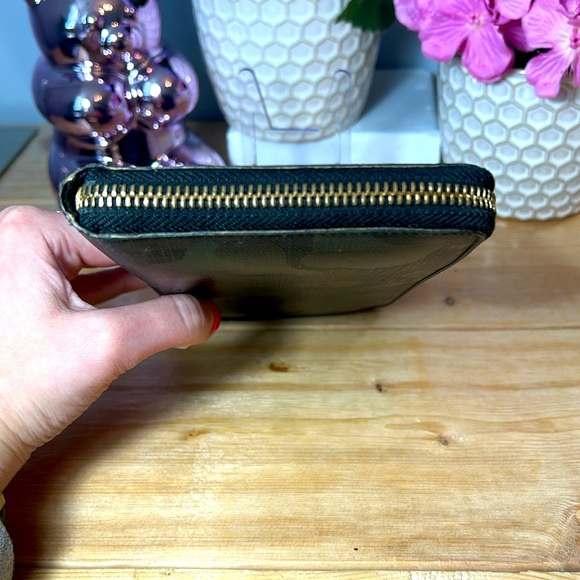 Burberry Khaki Camo Wallet EUC - Picture 4 of 15